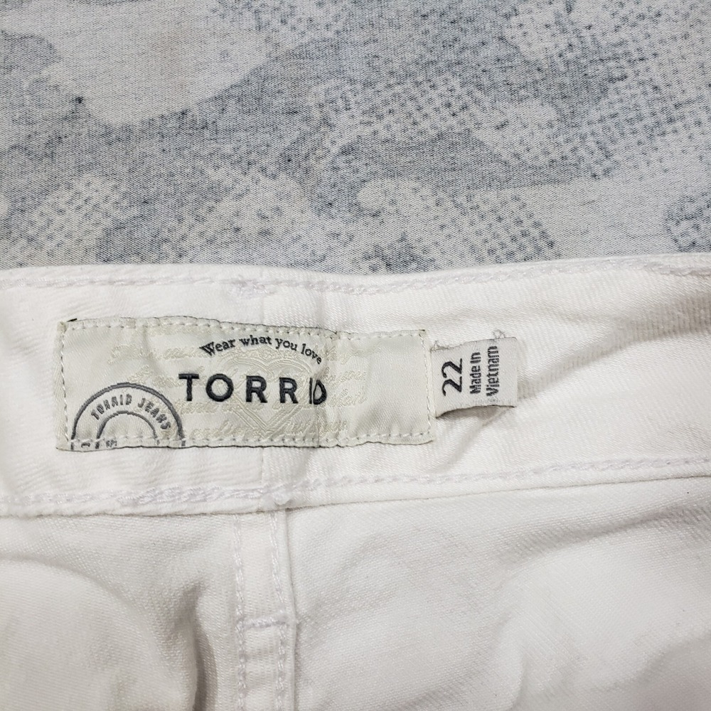 Torrid Shorts Womens 22 White Lace Trim High Rise Stretch Raw Hem - Picture 4 of 13